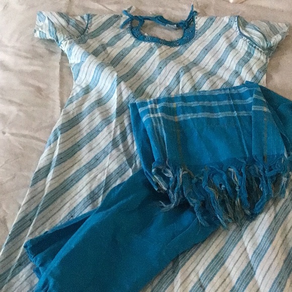 Indian shalwar kamez with scarf - Picture 2 of 5